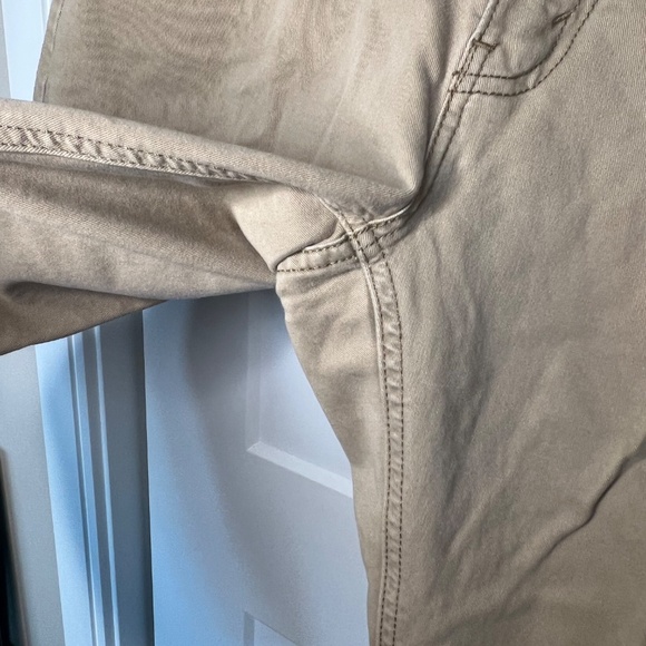 Signature by Levi Athletic Tan Straight Leg Pants Men's Size 36 x 30 - Picture 3 of 7